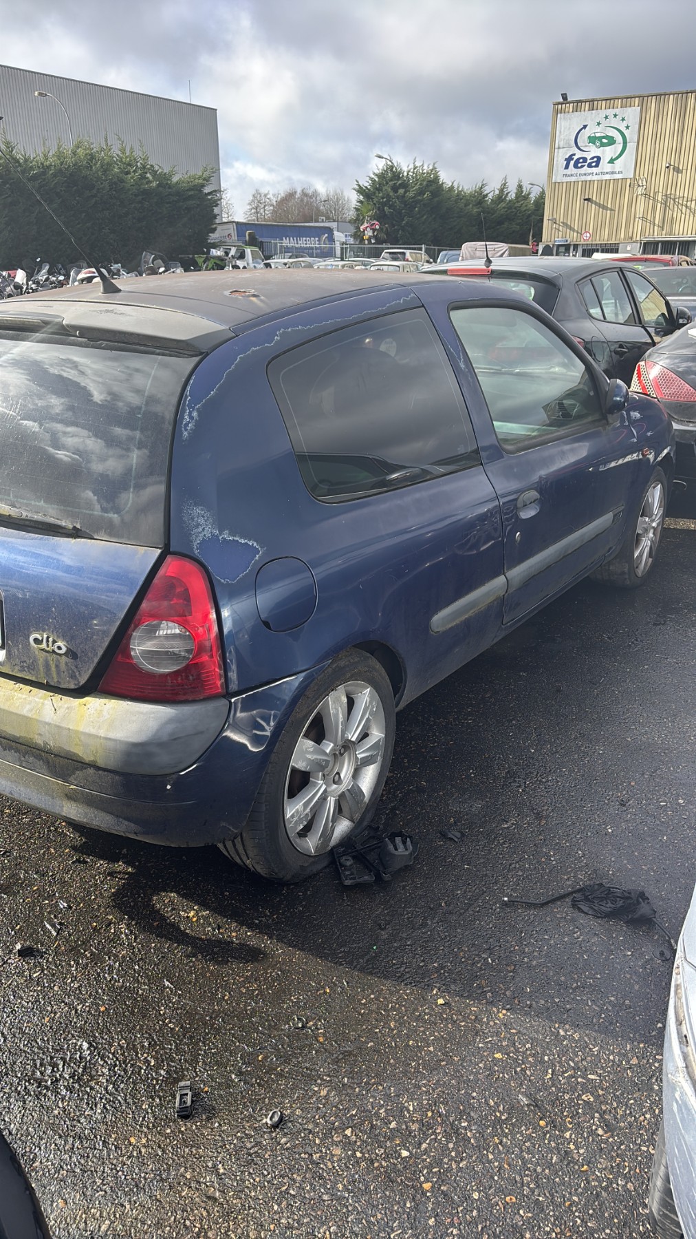 6445vhu_photo202601Vehicule-RENAULT-CLIO2PHASE2-2002-db2017df02f713110e7b00e51806c8982d8da4c7bfdfc9097940352d58983434_o