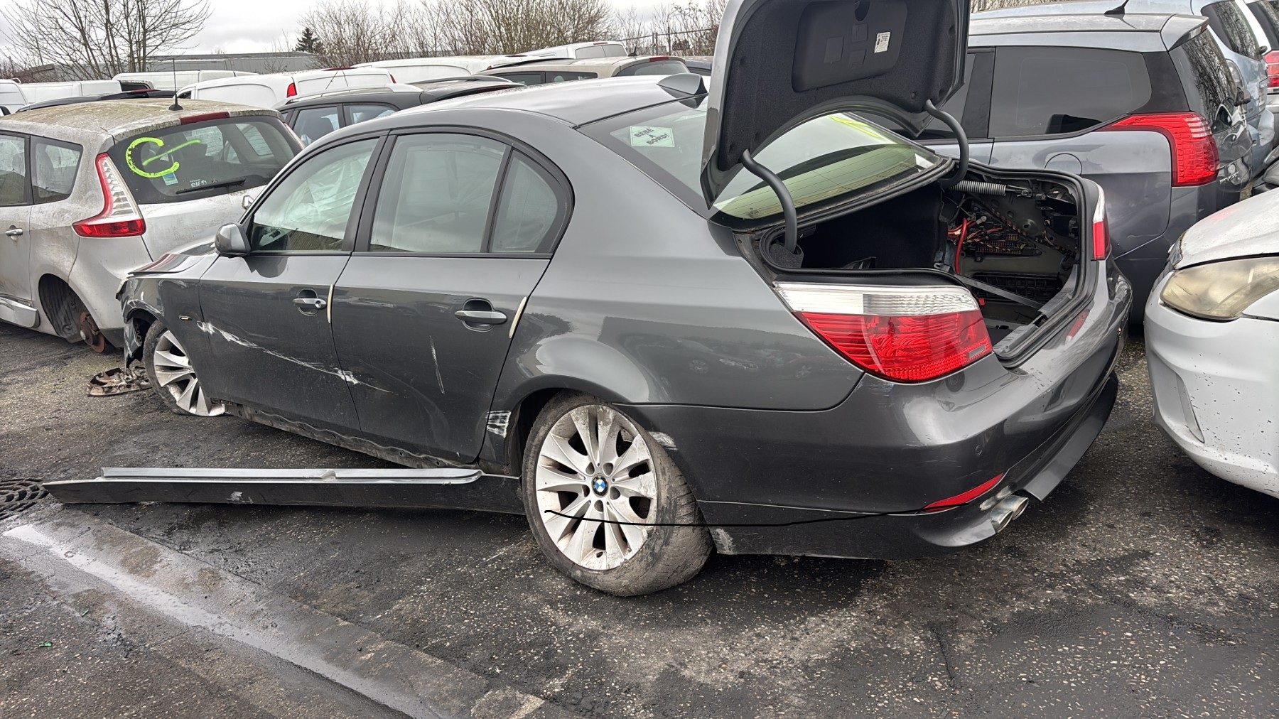 6445vhu_photo202602Vehicule-BMW-SERIE5E60PHASE2-2006-38bc79cf545450bfabe22a63cdaf31ef2c89f67f9169aac2b4efe5f6a5773436_o