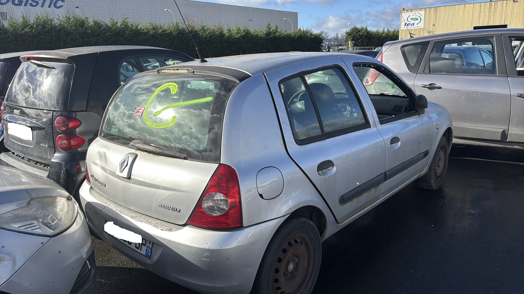 6445vhu_photo202602Vehicule-RENAULT-CLIO2PHASE2-2006-8dd60e896b6ebcdd3def05b1f3636f44b4d5b8b89a208502751d65547f9d38e0_o