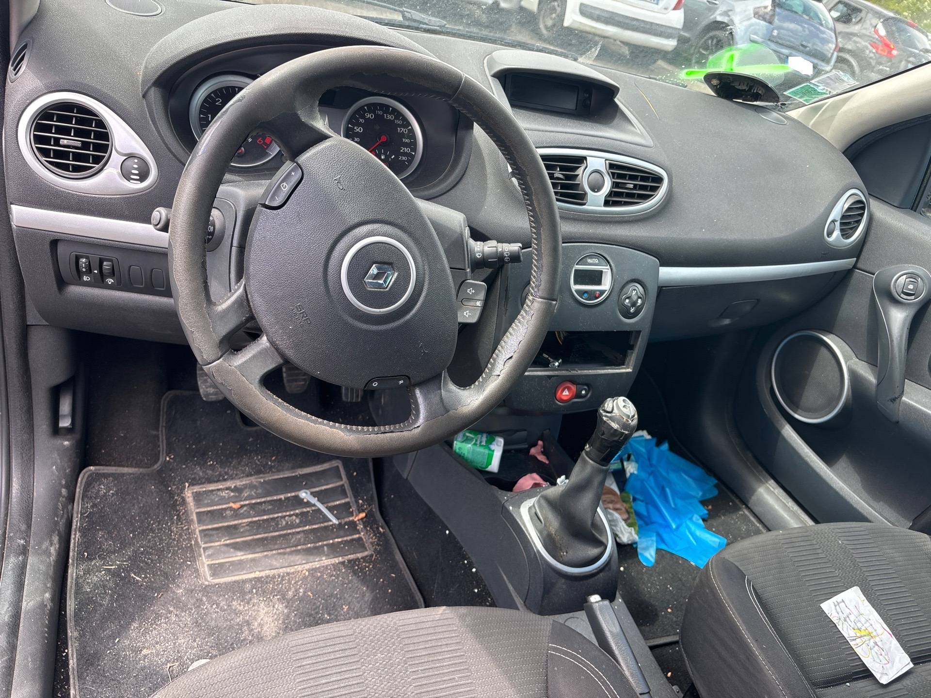 AH-649-MV-Vehicule-RENAULT-CLIO 3 PHASE 1 1,5-2009-154713-UhPswI