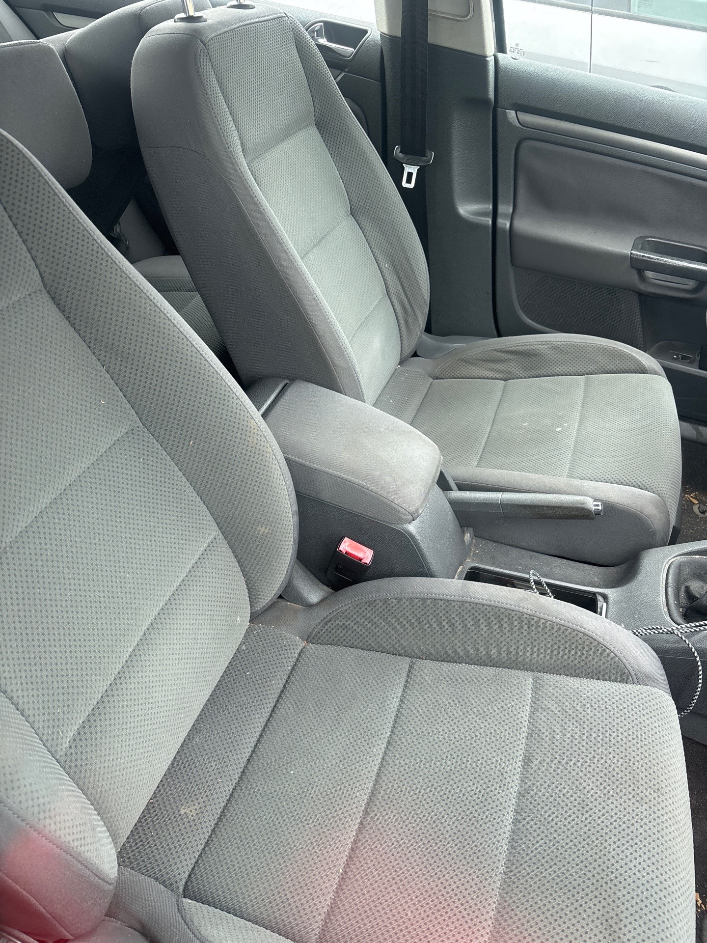 EC-110-DA-Vehicule-VOLKSWAGEN-GOLF 5 1,4-2005-115437-exFdH7